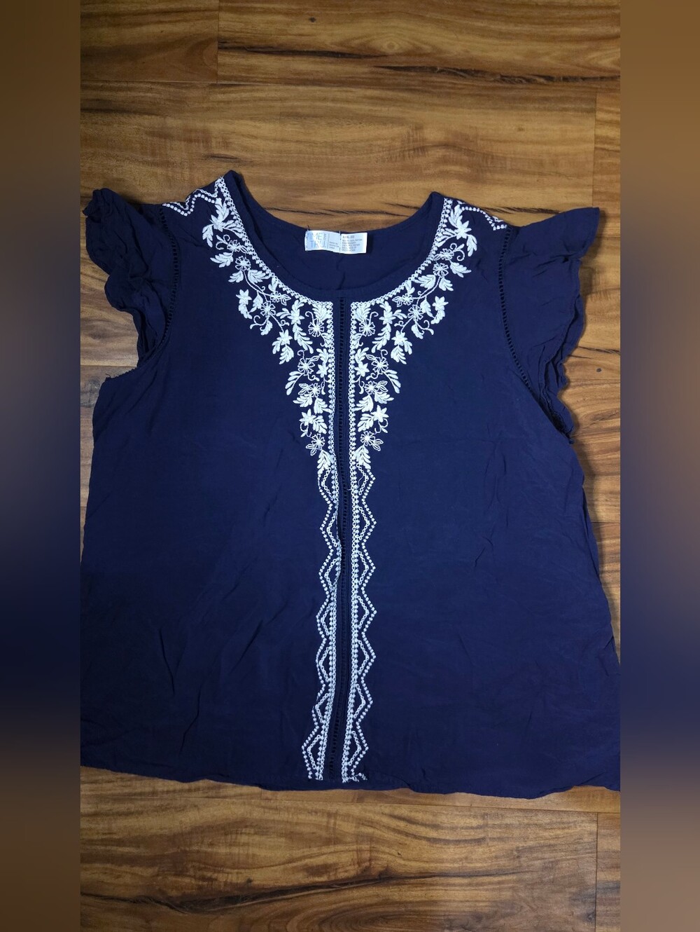 Time and Tru Navy Embroidered Flutter Sleeve Blouse – Women’s XXXL (22)